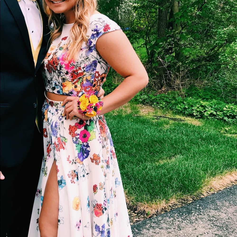 Prom Dress - Picture 2 of 6